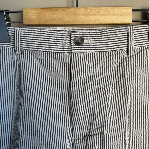 Saks Fifth Avenue‎ Women's 38 Striped Casual Walking Shorts Gray & White Preppy - Picture 4 of 15